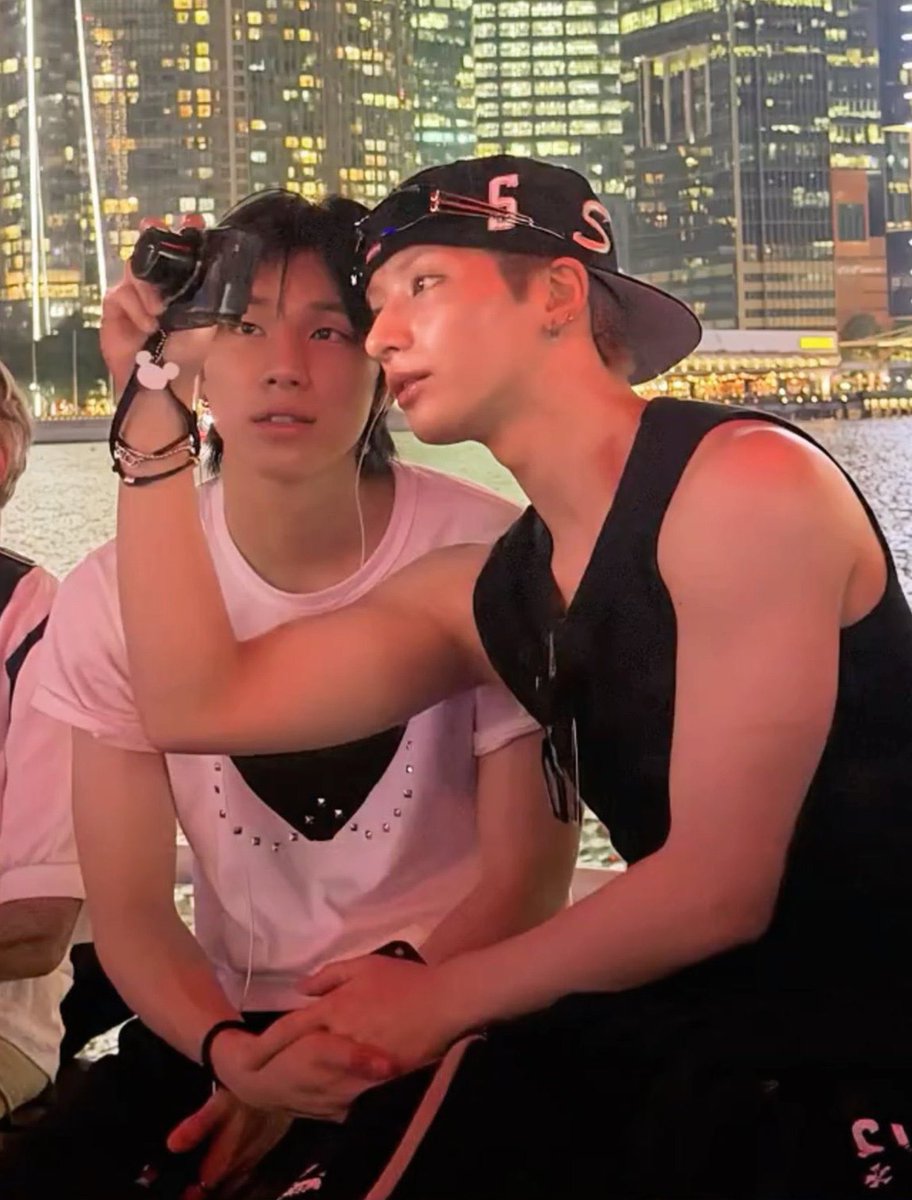 misayasuyu's tweet photo. happy national boyfriends day to the most boyfriends to boyfriend ever https://t.co/5pHcsO8ecw