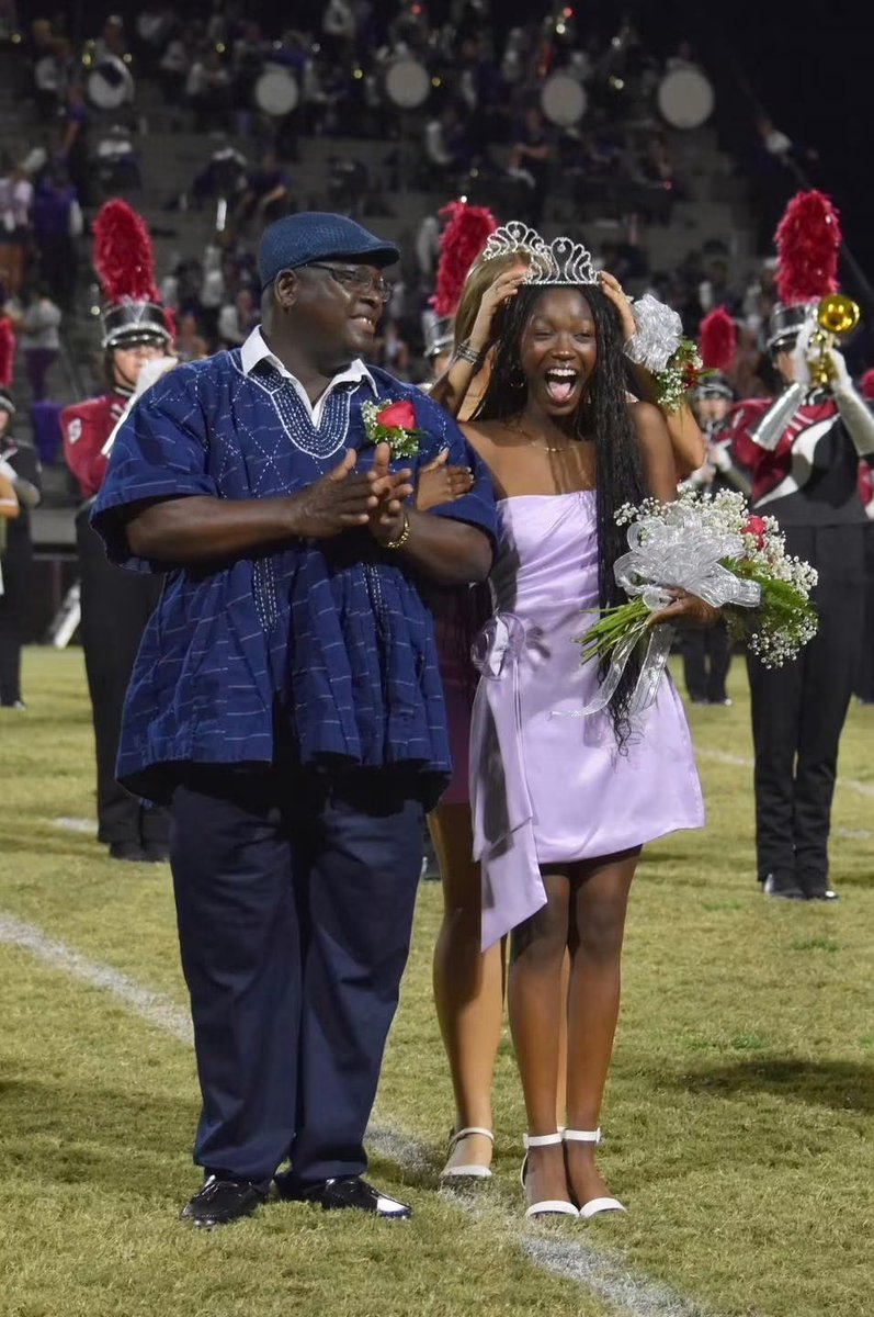 sshspanthers's tweet photo. 👑 🐾 Congratulations Janice Hoenou, Southside High School 2026 Homecoming Queen! https://t.co/deoD0wt48i