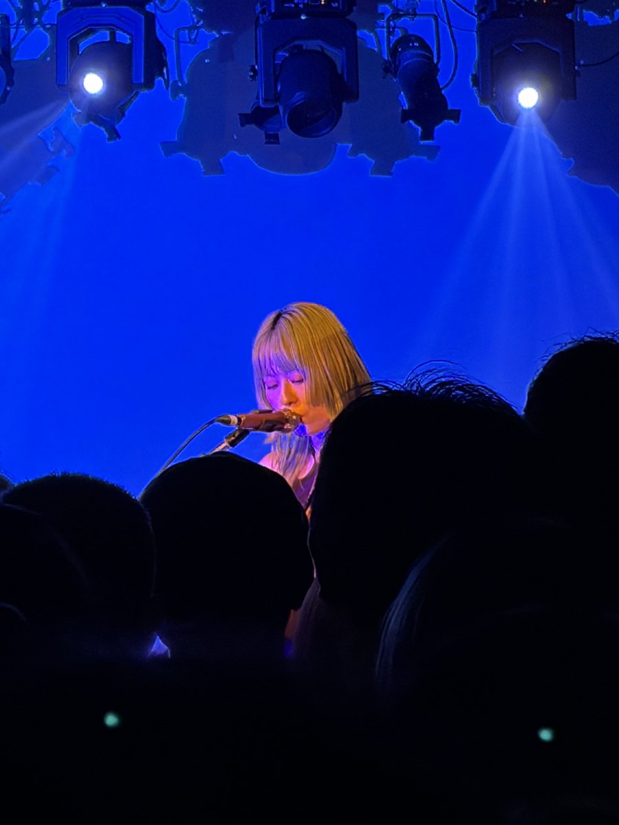 iwachi821's tweet photo. お初の水中スピカ。当たり前のように音源みたいなテクいことをやっていた。製作中という新曲も楽しみになりますわね https://t.co/iuHUo7j64j
