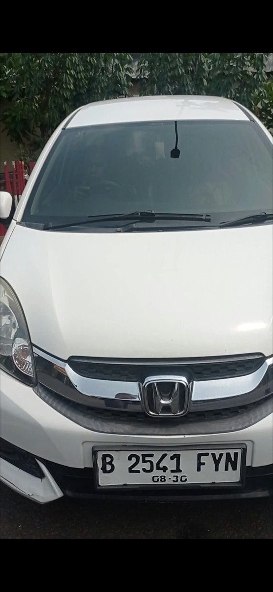 GraphAI_Net's tweet photo. Seorang pengendara mobil warga sipil  ditabrak o/ seorang TNI didaerah ciracas ,lucunya TNI pergi gitu aja , setelah apa yang dilakukanya atas inseden kecelakaan menabrak mobil warga sipil.

tanpa ganti rugi dan tanpa rasa berslaah atau tanpa bertanggung jawab !!!

Apa ada denganya  !!!