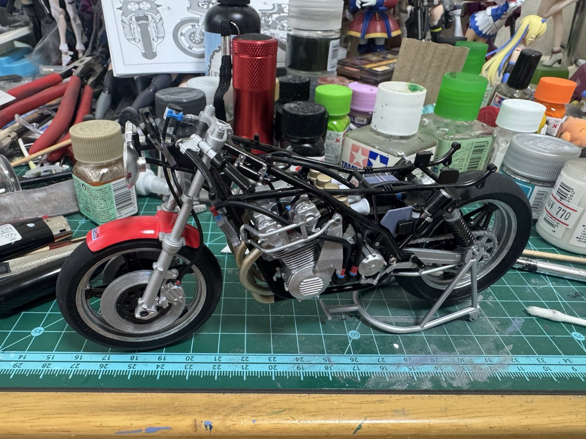 cyacyamaru343's tweet photo. 中国の「DSPIAE(ディスペイ)水性アクリルマーカー」がずっと気になっていた。なので買ってみた。
・ペン先が筆タイプ、4〜5分である程度乾いて2度塗りが可能。
・瓶塗料と違って、���まり塗りすぎない。
ただ、サーフェイサー等で足付けしないと少しの擦過で剥がれてしまう為に、注意が必要。
@dspiae https://t.co/n4h7Z1oiEz