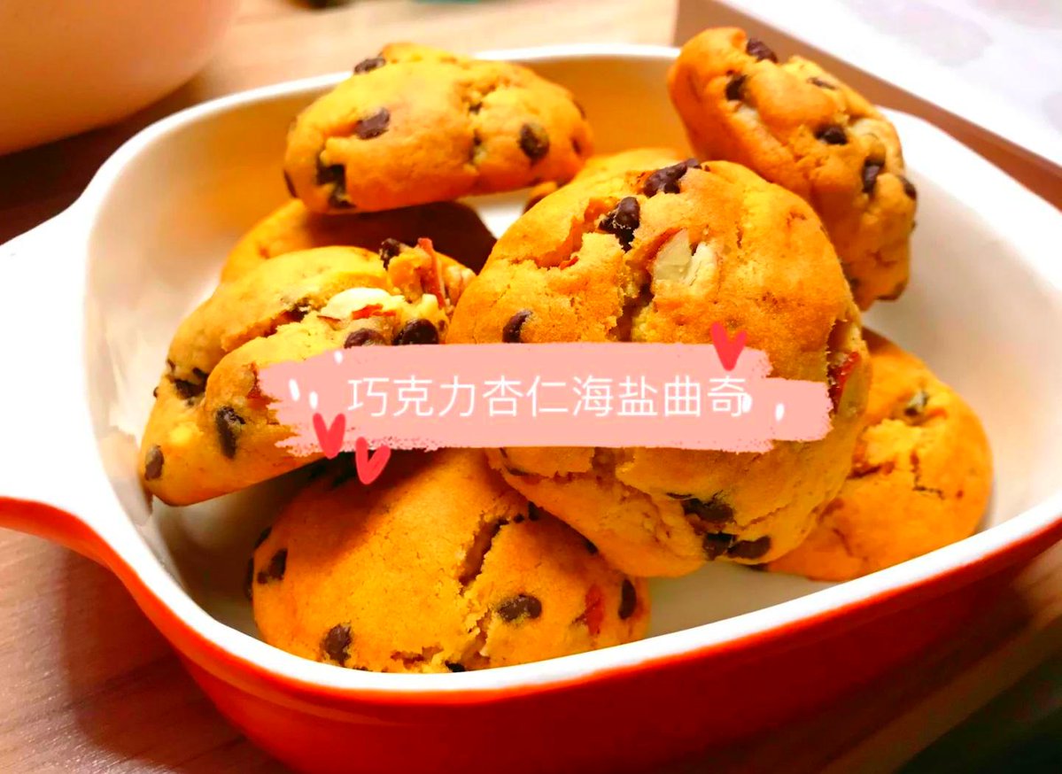 JohnnyBarn0ufj's tweet photo. Just pulled my homemade salted butter chocolate chip cookies out of the oven—warm, gooey, and smelling like heaven on a random Tuesday. Baking small joys hits different!， https://t.co/a5BQz5JsNb
