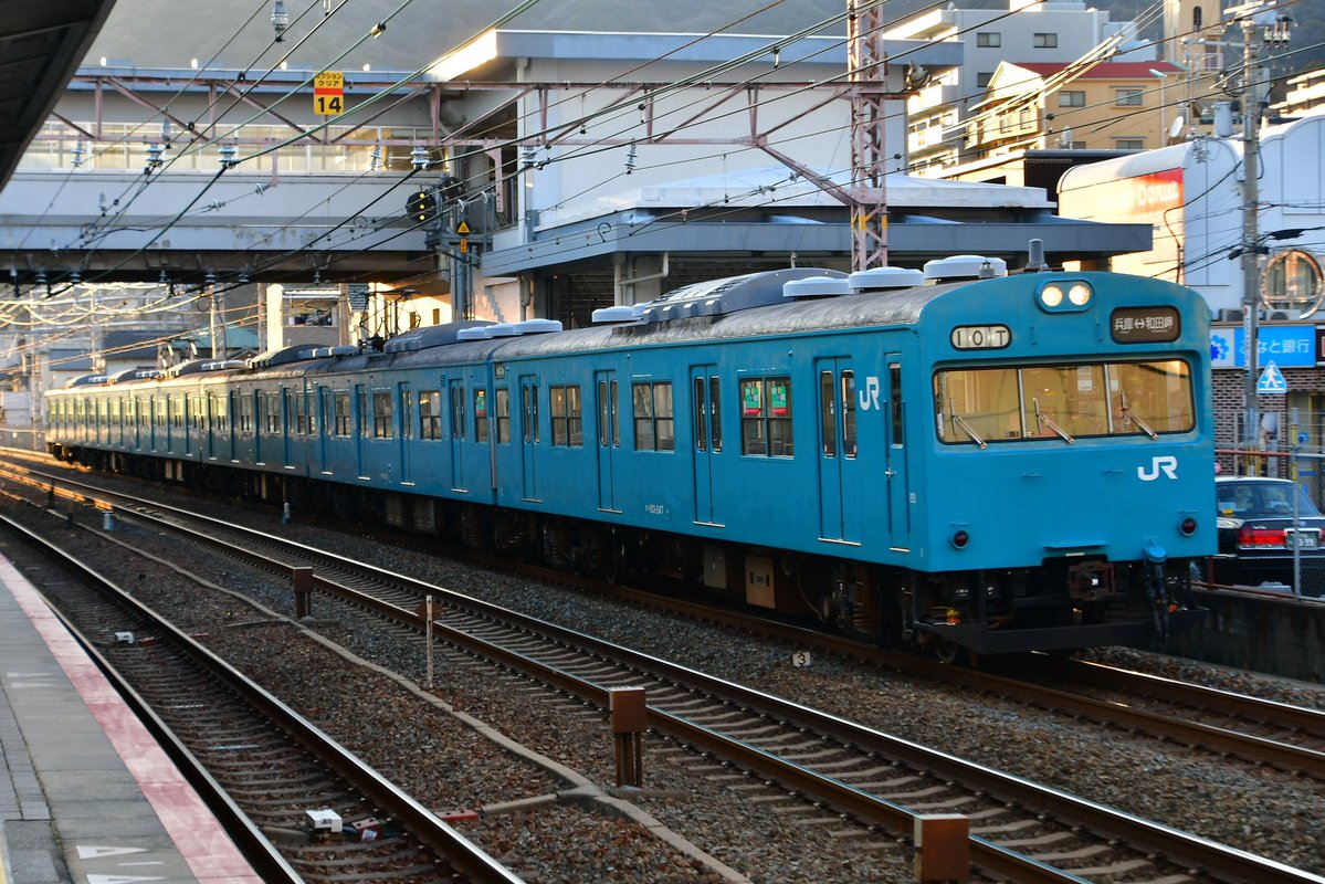 rixyou007's tweet photo. 関西圏だけど日常の存在だった
和田岬線の103が記憶に深いです
電化から引退まで常に見続けてきただけに
今も沿線に居ると走ってくるのでは？
と思う事が、、、、 https://t.co/9mLo7Yv57h