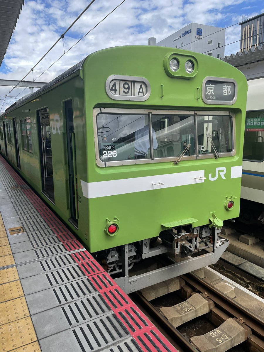 rixyou007's tweet photo. 103と言えば奈良線の最後の103
画像の226編成に
元池袋電車区（山手線）所属が居たのを
思い出す https://t.co/Cg6OVNEbHM