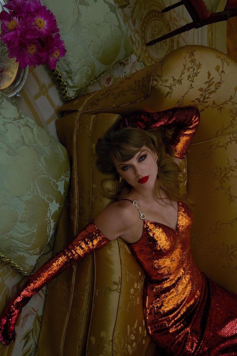 TheSwiftSociety's tweet photo. 🎶| In honor of the 1 year anniversary of “The Life of a Showgirl” what are your favorite songs from the album? https://t.co/PyhuQHtkMJ