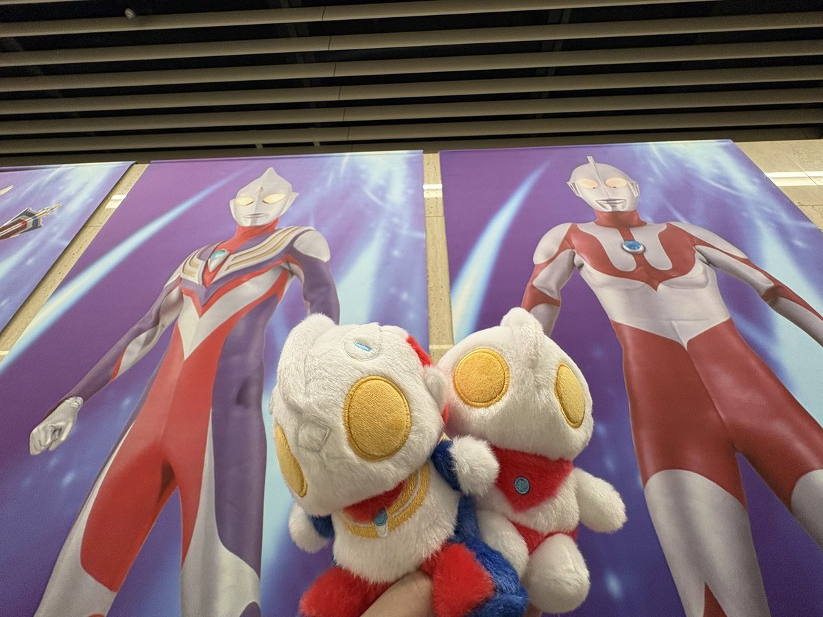 AGULWinter's tweet photo. 横浜のTheLIVEに来てます！！
with マン兄さんティガさんふわ https://t.co/kVPft2o15F