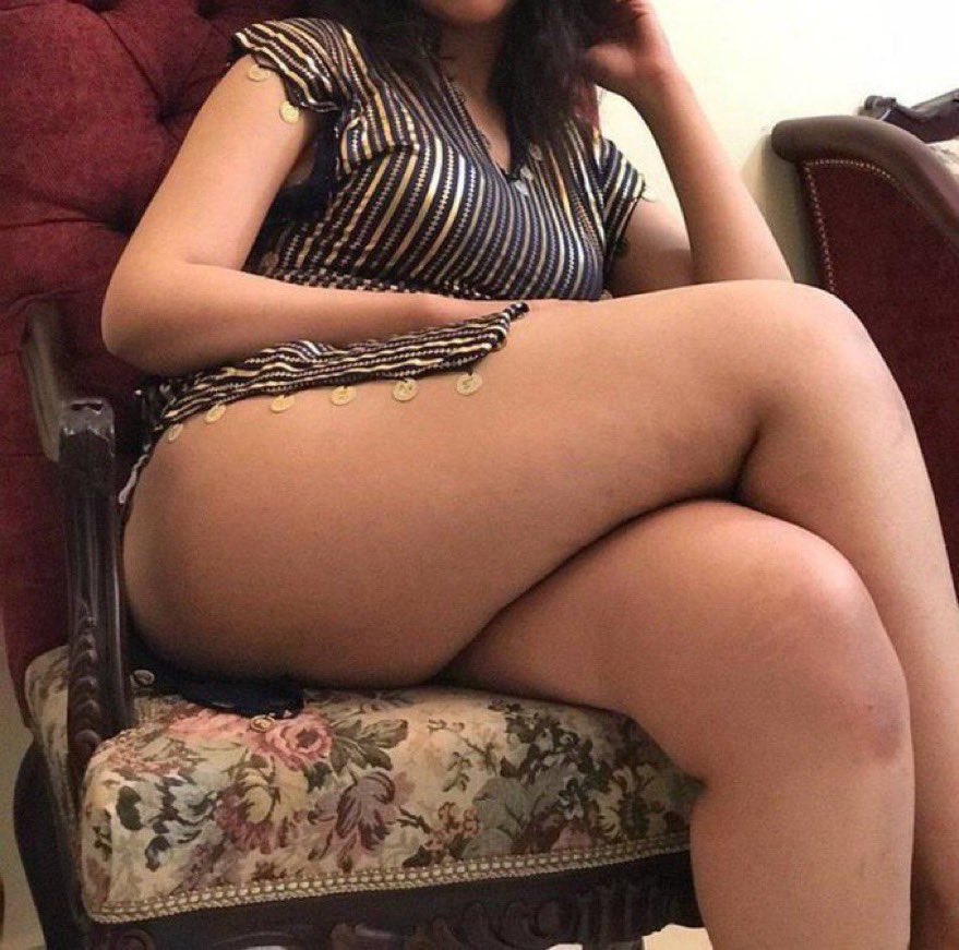 DayouthSara69's tweet photo. صحيت من النوم لقيت ماما قاعدة كدة قدامي قولت اصورهالكم عشان أمتعكم بجسمها الفاجر 🐷🔥🐷🔥🐷🔥🐷🔥🐷🔥🐷🔥🐷🔥🐷🔥🐷🔥 https://t.co/ApdC8PZ5tI