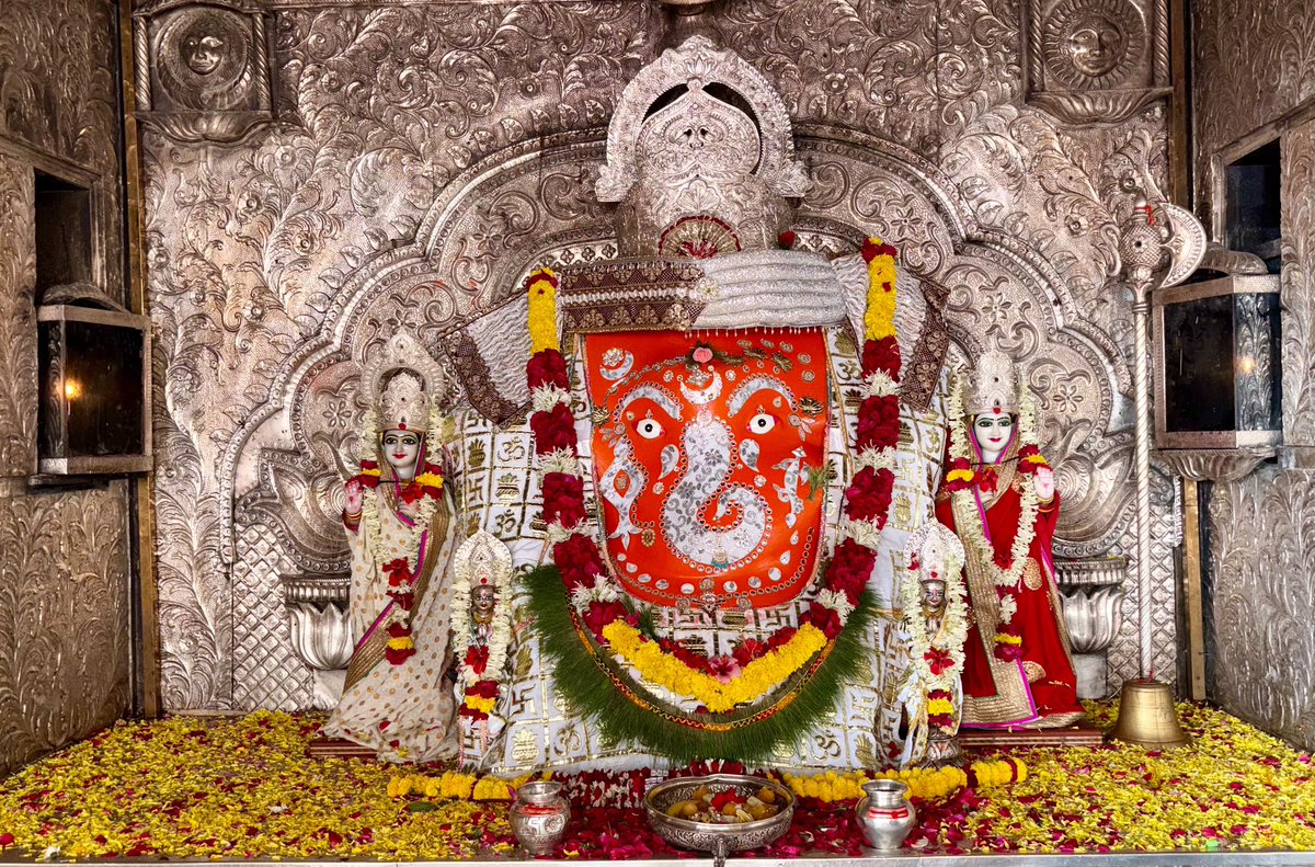 AshokMukhya's tweet photo. 🌺 जय श्रीगणेश🌺
✨पूज्य श्री गणेश जी महाराज खजराना के दिव्य दर्शन 💫
🗓️ 3 अक्टूबर 2026
🪐 सफलता हमारे प्रयासों पर निर्भर करती है। 🙏

👤मुख्य पुजारी अशोक भट्ट-मो. 9302105856 https://t.co/07zg7WxcmM