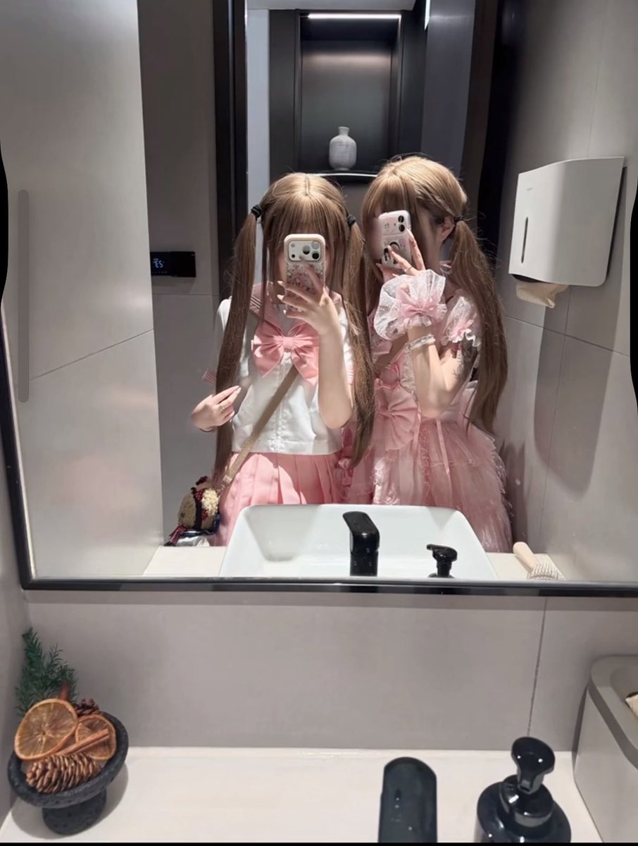 BNabila6's tweet photo. 新鲜出炉！🫣

和闺蜜刚拍形体课照，有人评锐吗？

是粉哒！！ 看完不许瞎说噢！！ https://t.co/TY5HpWDriB