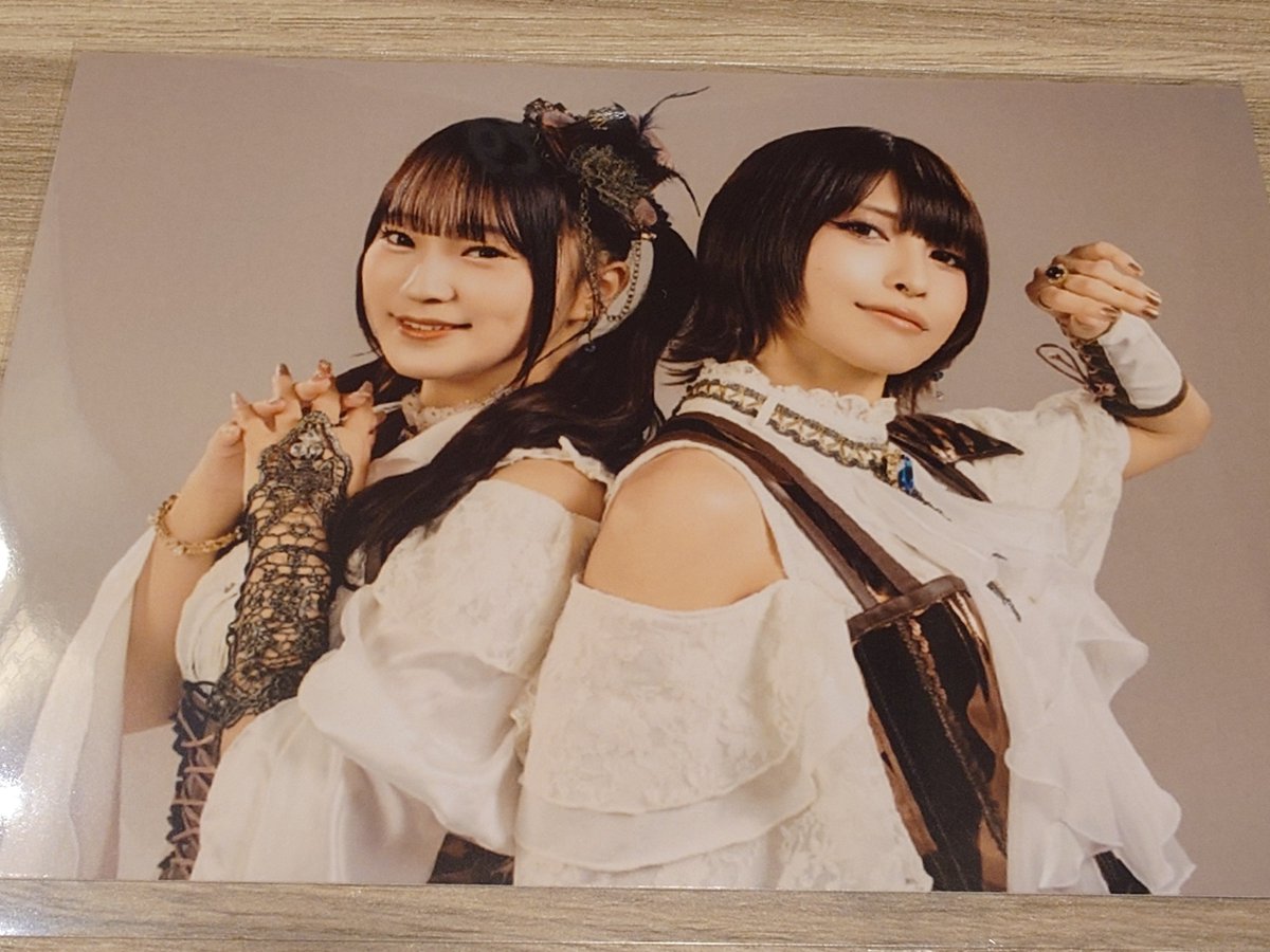 HIbatash's tweet photo. 秋葉原でfripSideのリリイベ。トークとても楽しかった。
渋谷のライブは台風で断念したのがとても残念。
リリイベがアイオケ対バンと被ってしまったので、帰りにもにかとラーメン。
昨日のライブのもにか写真を添えて！
＃アイオケ
#三田萌日香 https://t.co/tAoVEH5z8y
