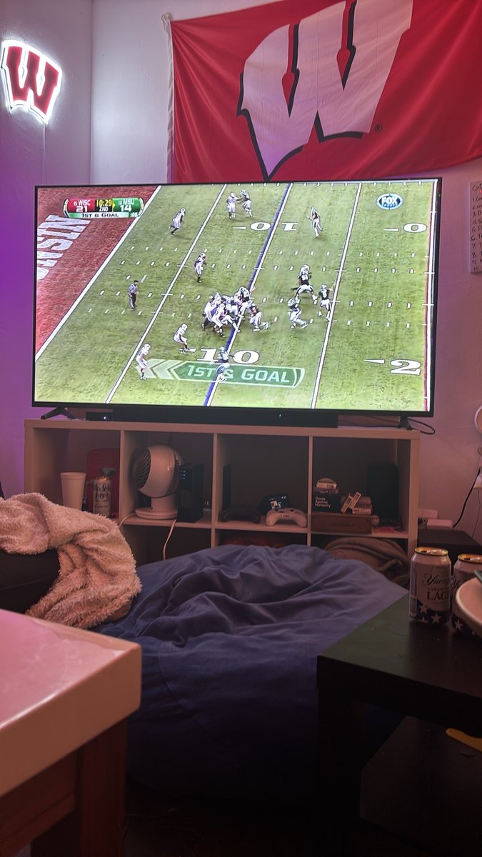MyHornibrook's tweet photo. T-11 hours #aepoo #lineleap https://t.co/1V2mzGaGOg