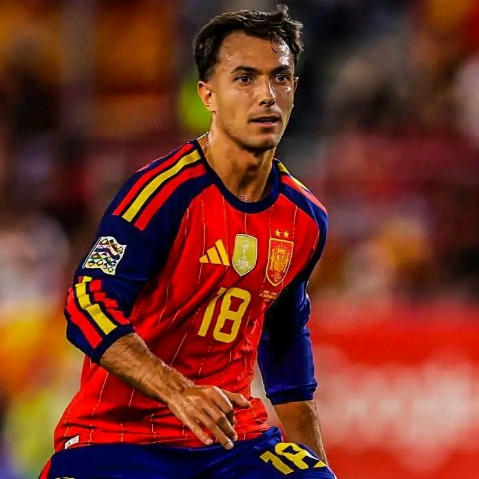 GreatMikolo52's tweet photo. 🚨🇪🇸 Martin Zubimendi: "I'm in the BEST national team in the world, with the BEST midfielder in the world ahead of me." https://t.co/IJDd90bUS1