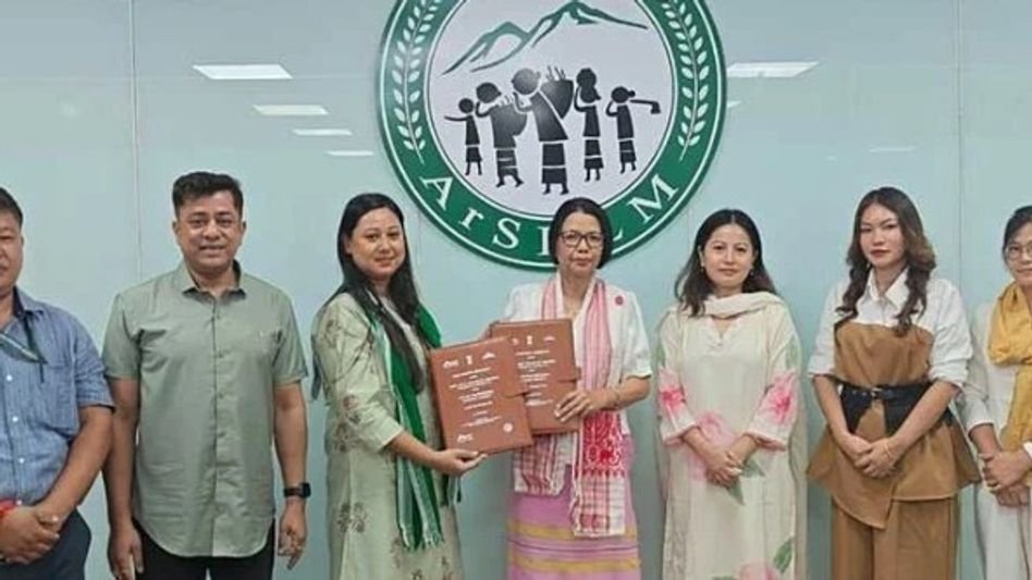 PemaLhamu143's tweet photo. Arunachal takes a step towards rural youth empowerment! ArSRLM signs MoUs with 7 organisations for placement-linked skill training under DDU-GKY 2.0.  #ArunachalPradesh #DDUGKY #SkillIndia https://t.co/4DJctlQ0IG