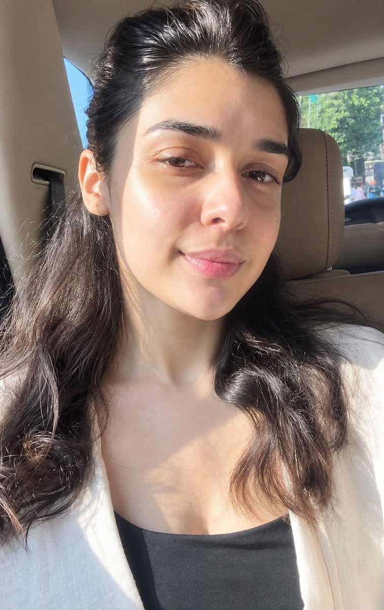 amnaamjad804's tweet photo. The sunlight looks softer when it touches her 🫣🔥❤️

#EishaSingh https://t.co/VZzfl1XizR