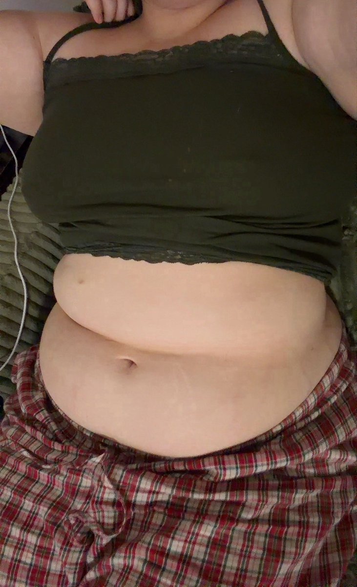 bbbunnybakery's tweet photo. missing having a round swollen belly 😵‍💫 hmmphh~ i wanna be stuffed 
-
-
-
#feedee #chubbybunny #feedme #nsfwtw #chubby #belly #feedeegirl #feederism #forcefeed #stuffme #lookingforfeeder #gainingweight #getmefatter #fatteronpurpose #fattygirl #huge #hucow #prizedpig https://t.co/ncJaV5SwyU