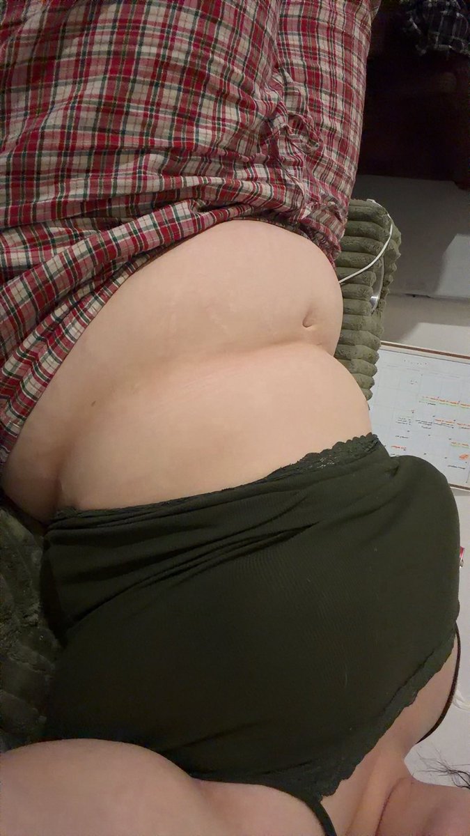 bbbunnybakery's tweet photo. missing having a round swollen belly 😵‍💫 hmmphh~ i wanna be stuffed 
-
-
-
#feedee #chubbybunny #feedme #nsfwtw #chubby #belly #feedeegirl #feederism #forcefeed #stuffme #lookingforfeeder #gainingweight #getmefatter #fatteronpurpose #fattygirl #huge #hucow #prizedpig https://t.co/ncJaV5SwyU