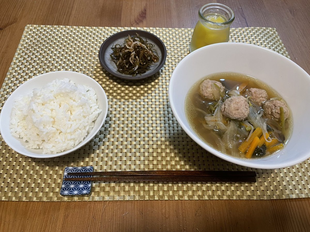 manmarunavi's tweet photo. 2026年9月29日(火)の名古屋市公立小学校給食は、ごはん・牛乳・ミートボールスープ・ちりめんじゃこの佃煮・グレープゼリーでした。

牛乳はカット、グレープゼリーは今回はオーガニックパインアップルとオーガニックシュガー、寒天、大垣の水で作ったパインゼリーに代替しています。 https://t.co/UnLcNGElMJ