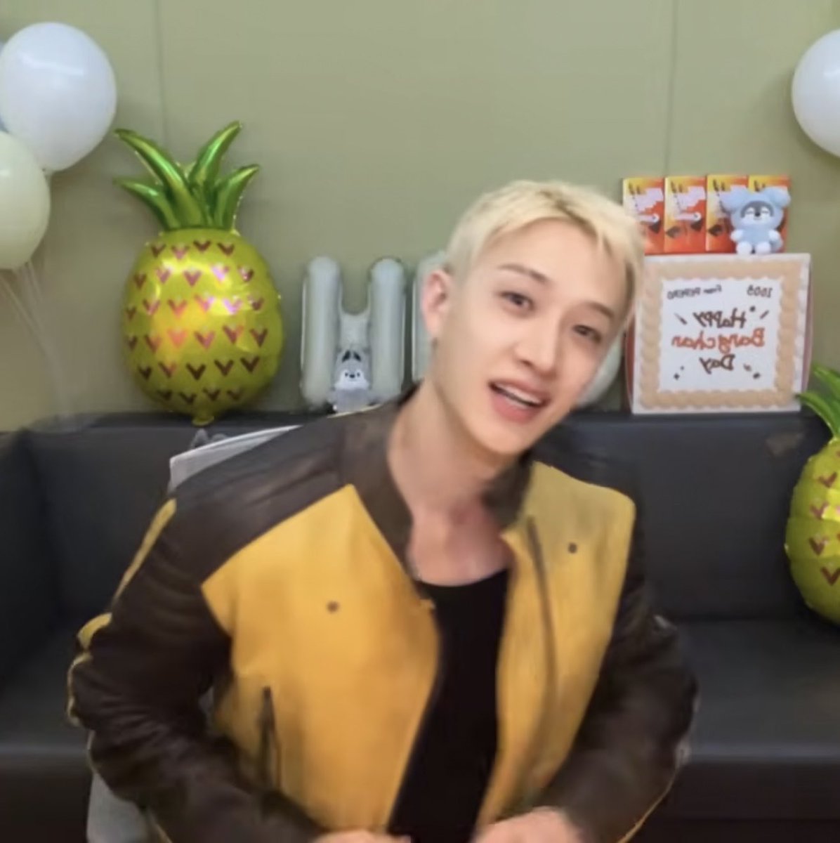 pixievll's tweet photo. last chan’s room                                  3 years after https://t.co/NRpzoBzzW2