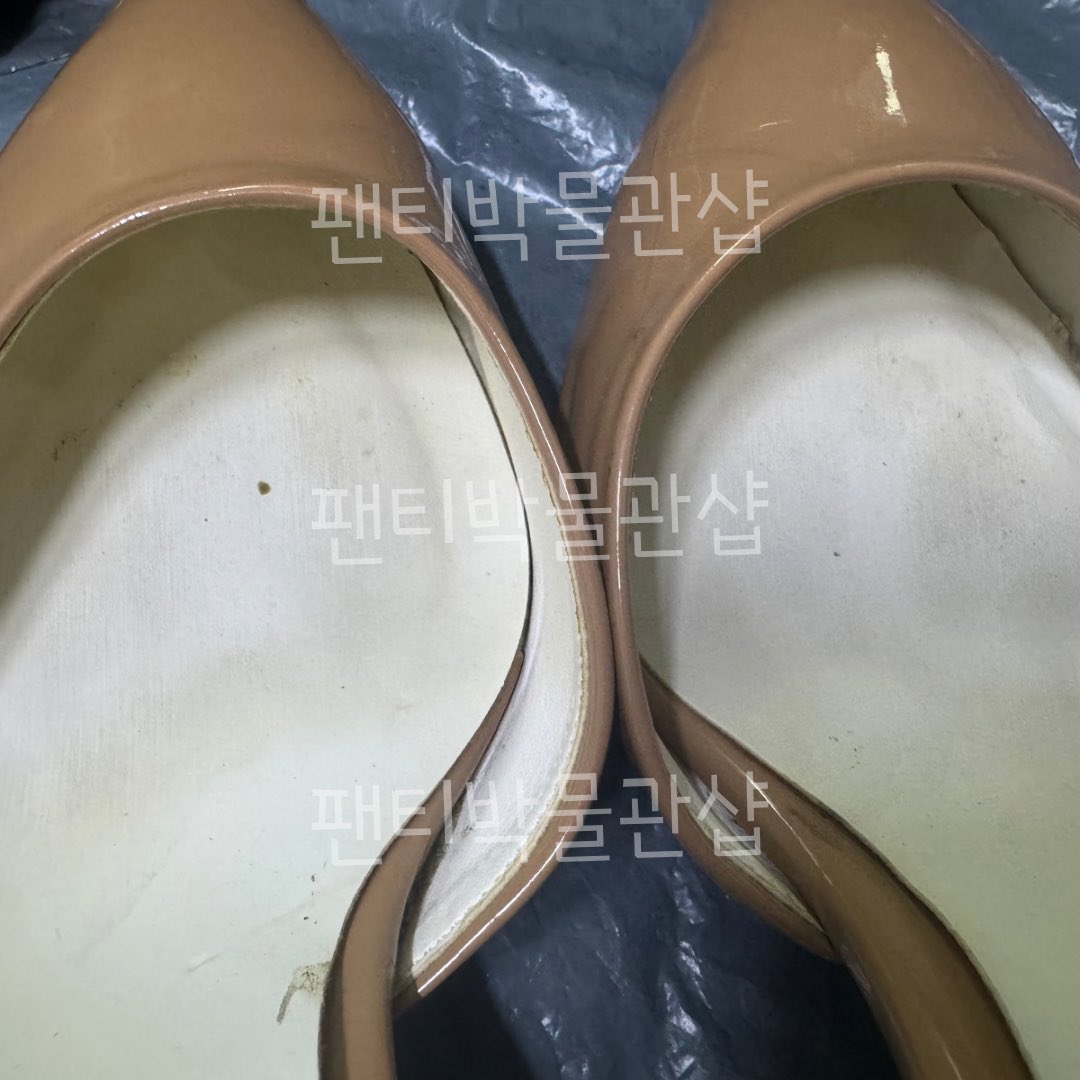wardrobeurshop1's tweet photo. 이름: 이세은
나이: 27
직업: 공무원
관계: 여친
��목: 팬티1장 양말2 구두1
사이즈:
거래방법: 택배
상태: 입고 신었던것들이에요
판매가: 힐 3만
인증 및 사진 제공여부: 첨부사진
#힐 #패티시 #페티쉬 https://t.co/y8pzrSPVy8