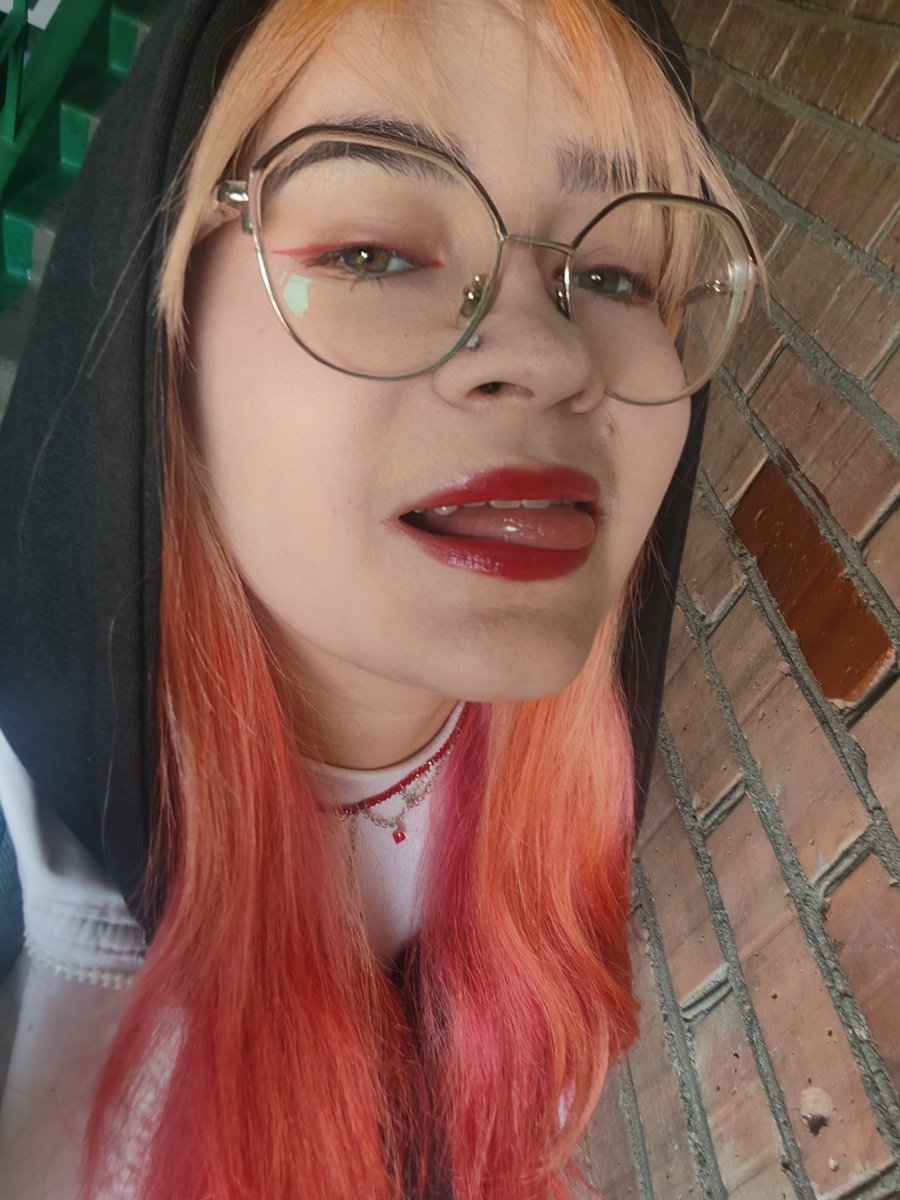 UmanyaT's tweet photo. Manic Pixie Dream Girl https://t.co/KFoP9sp4lX