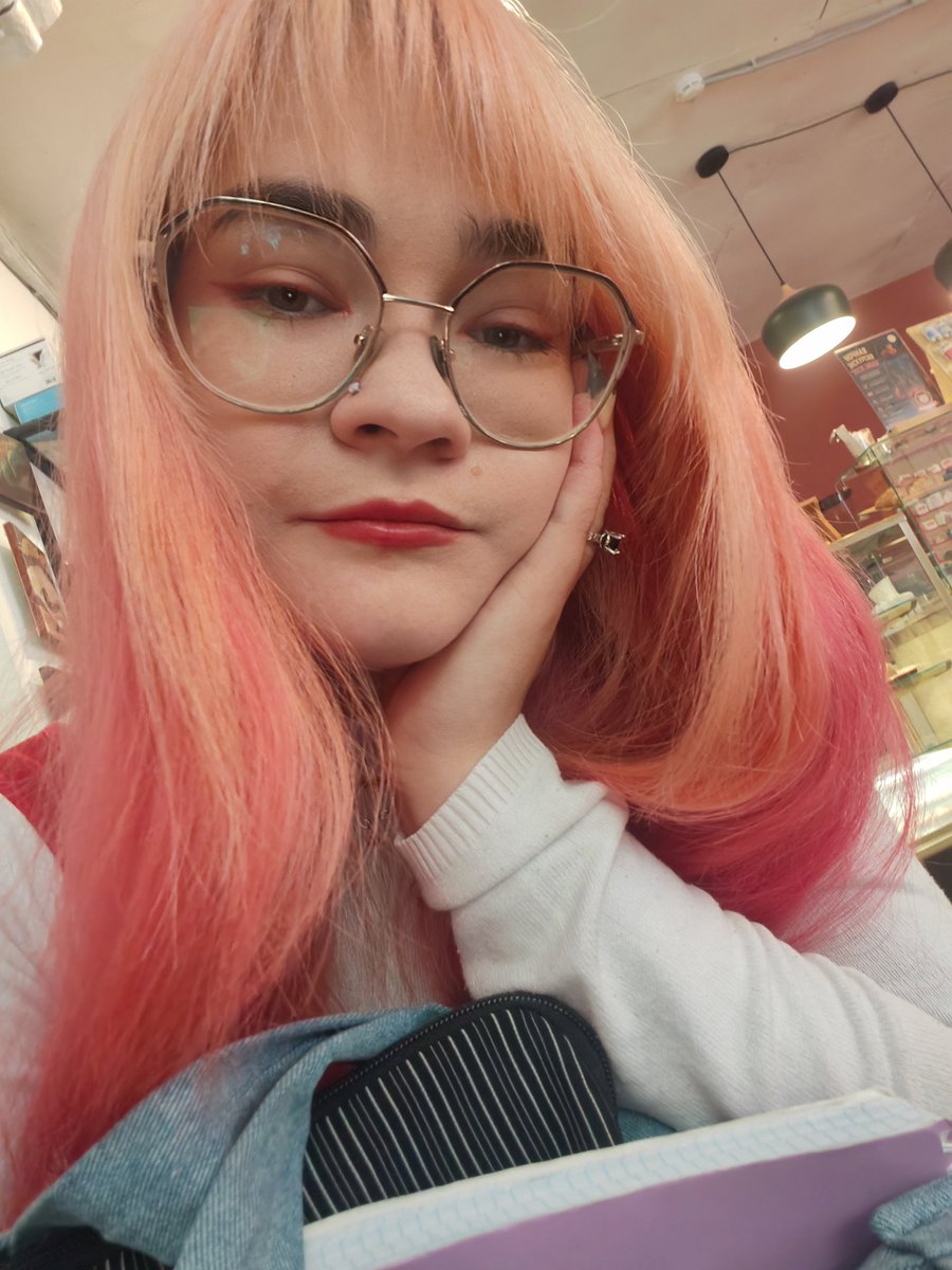 UmanyaT's tweet photo. Manic Pixie Dream Girl https://t.co/KFoP9sp4lX