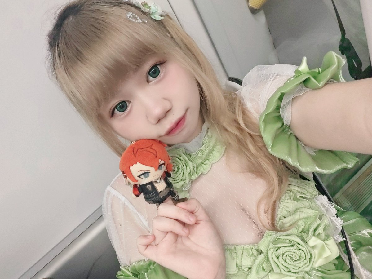 yabarikoregaii's tweet photo. On my way to another IdolStage Performance With Rypape today🧡
#Rypape
While watching FSP PH collab💚🧡
My sugoi awesome fsp Tagalog life https://t.co/H3KYCQX0TQ