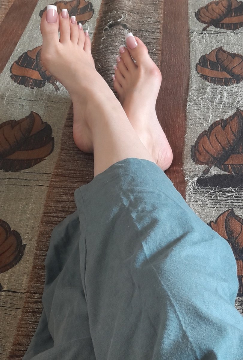 backupfanaah's tweet photo. Pretty toes, expensive taste. You already know what to do. 💅 https://t.co/TwDheUJQCu