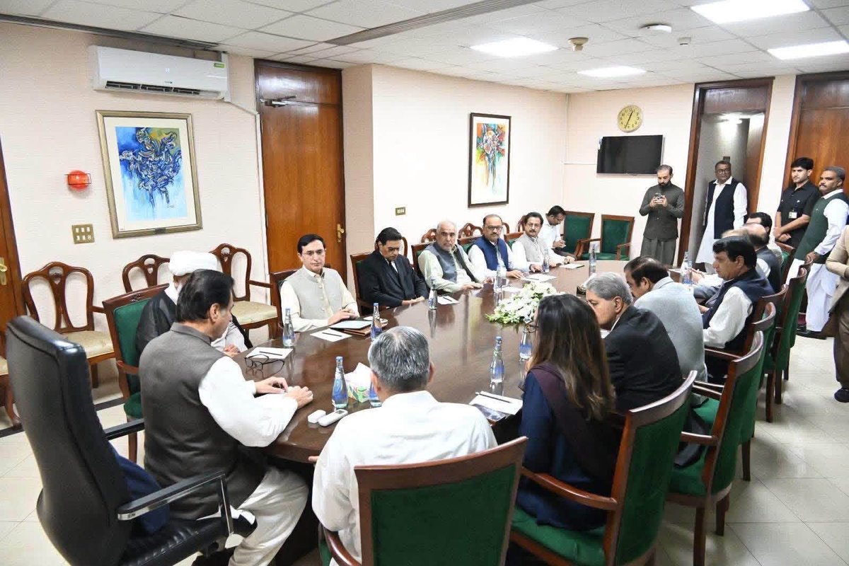 BarristerGohar's tweet photo. انشاء اللہ آج سہ پہر 3 بجے اسپیکر قومی اسمبلی کے دفتر میں حکومتی اور اپوزیشن وفود کے درمیان مذاکرات کا دوسرااور اہم راؤنڈ ہوگا https://t.co/9vvN8WvfxR