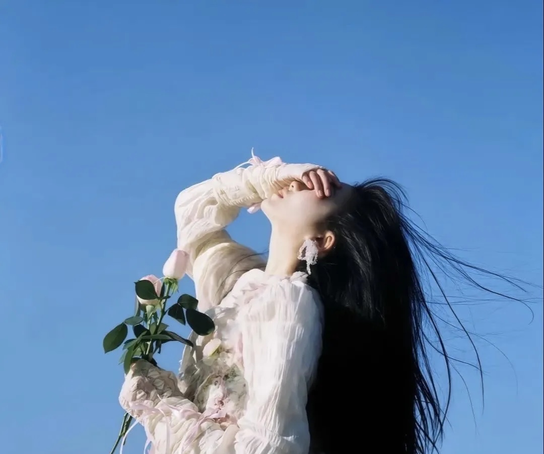 DuvisZuni's tweet photo. 深夜的浪漫，安静且绵长。预约夜间鲜花派送，花束妥善保鲜，夜间稳妥送达，静谧夜色裹住花香，悄悄诉说心意，温暖TA的长夜。同城配送、自取均可。 https://t.co/Nq9FJf3yoo