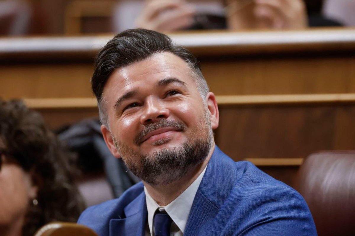 BrunissenCat's tweet photo. Rufián viu en un "casoplon" al País Basc amb la seva parella, la cap de premsa del PNB, pero els classistes són els de Junts.
A jeta i vividor, no el guanya ningú. 😝 https://t.co/M6PMxQEBfB