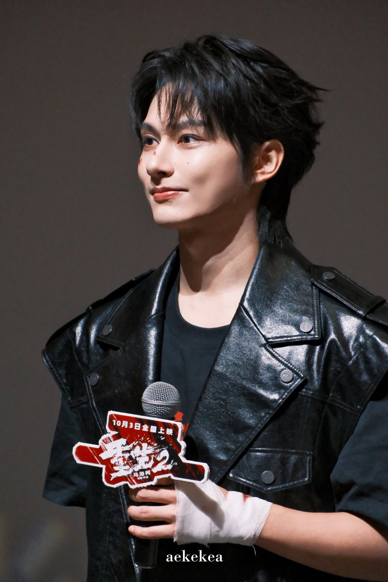 aekekea_0610's tweet photo. 261003

👊GO FOR BROKE 2 
in WUHAN ROADSHOW

Battle damage makeup and bandages🥺

#JUNHUI_GoForBroke2
#JUNHUI_SuCheng
#준 #文俊辉 @pledis_17 https://t.co/8lbwLQpHkK