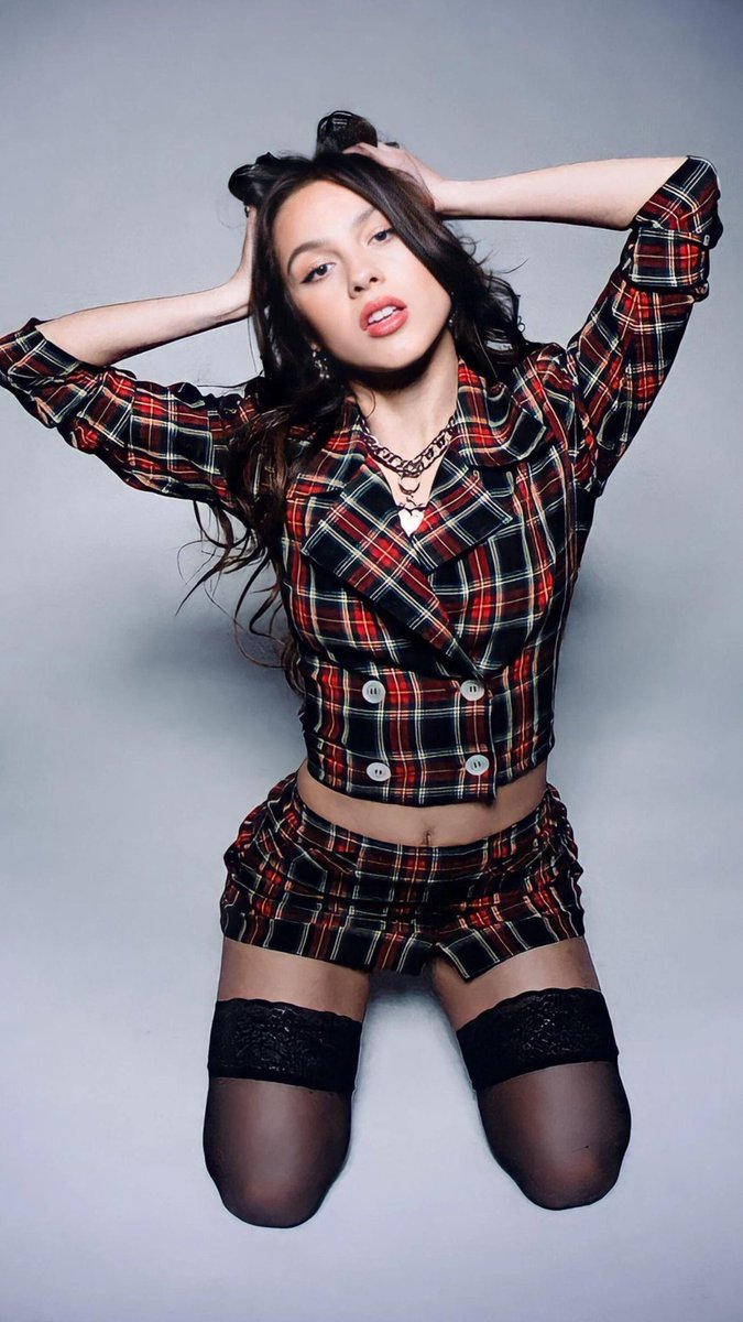 livie_raw's tweet photo. the prettiest baddie, indeed. https://t.co/7NCp8c1kCC