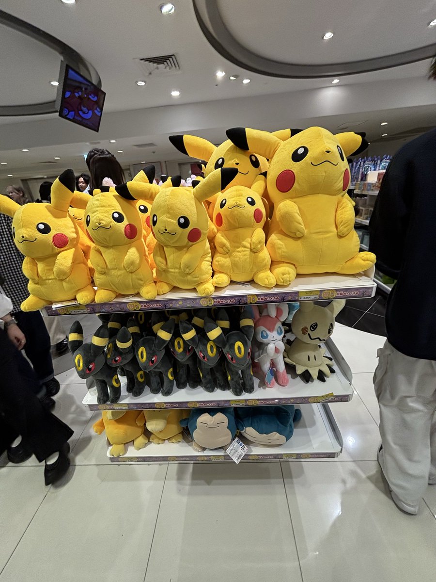 UntilYouDieOut's tweet photo. いくつになってもポケモンセンターに来るとテンション上がるぞ https://t.co/Ykk1CdBwPO