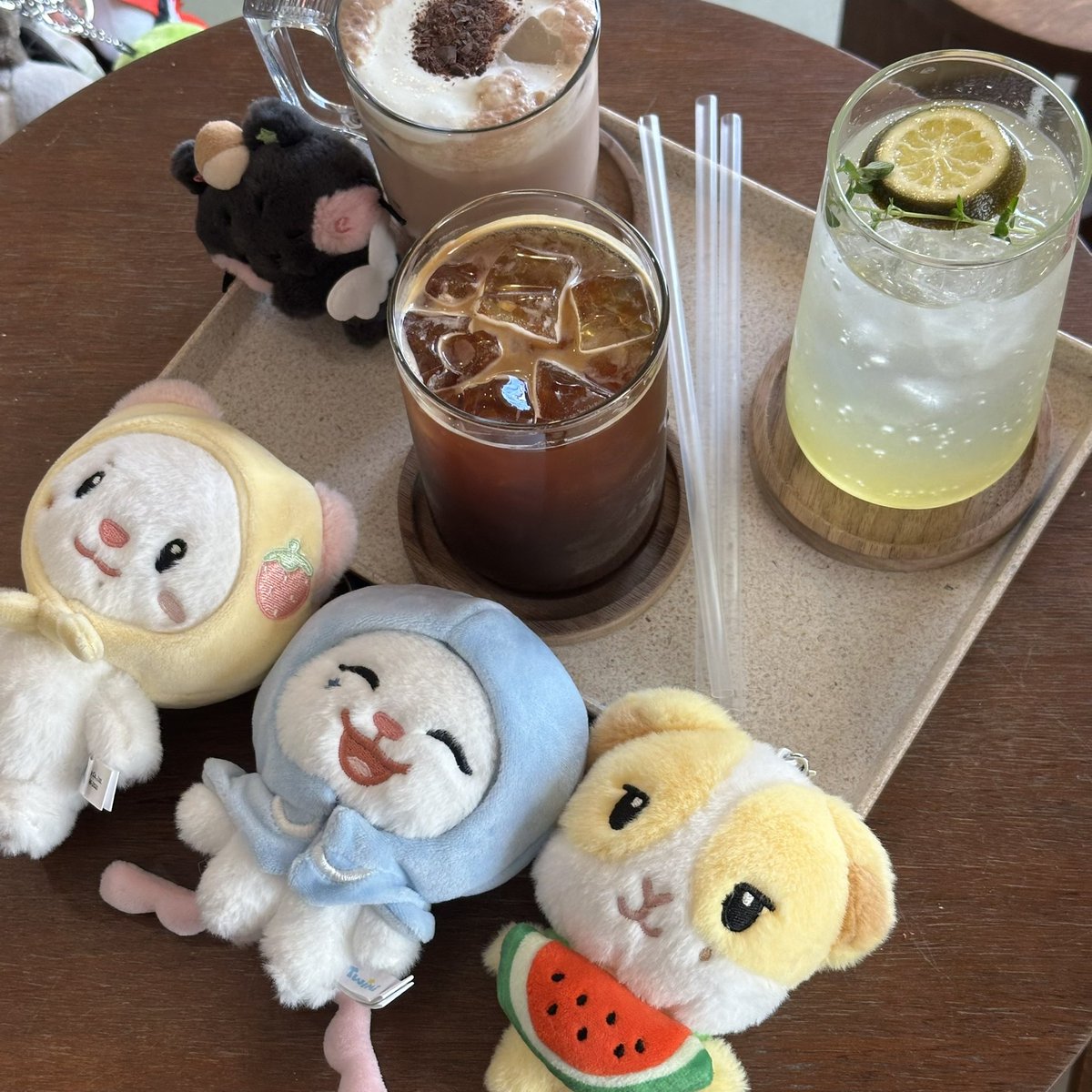 m0cha328's tweet photo. 태그할 수 없는 여자도 함께…💙 https://t.co/pQ1VkFaf65
