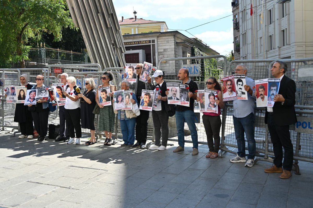 mustafaccengizz's tweet photo. Bugün Günlerden Cumartesi Anneleri
Annelerin Acısı Dinsin Artık
#CumartesiAnneleri1123Hafta https://t.co/kuioPmBxkR