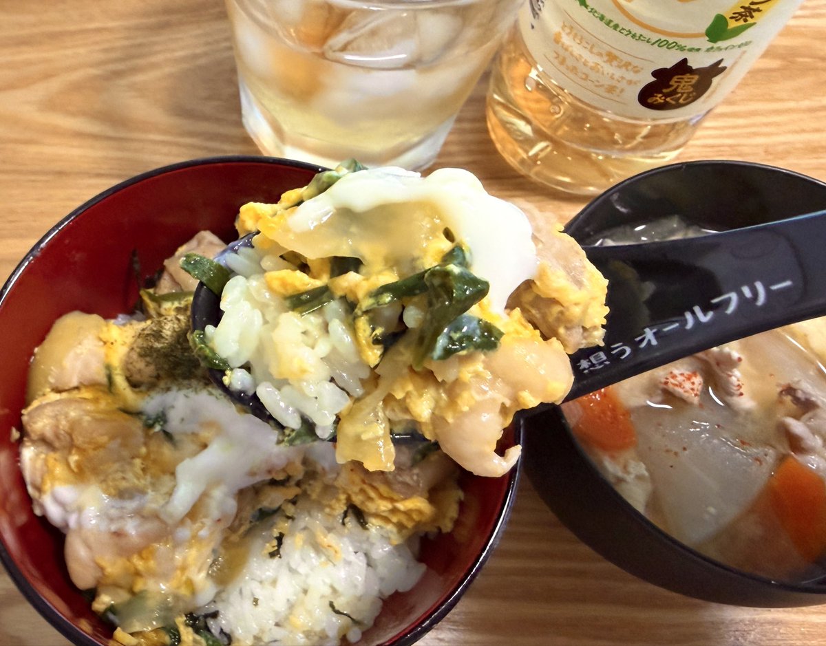 adon0609's tweet photo. 自分メモ

土曜のランチは…

親子丼＆豚汁セット😋

#自炊メシ
#男子ごはん https://t.co/kg7myXEwGG
