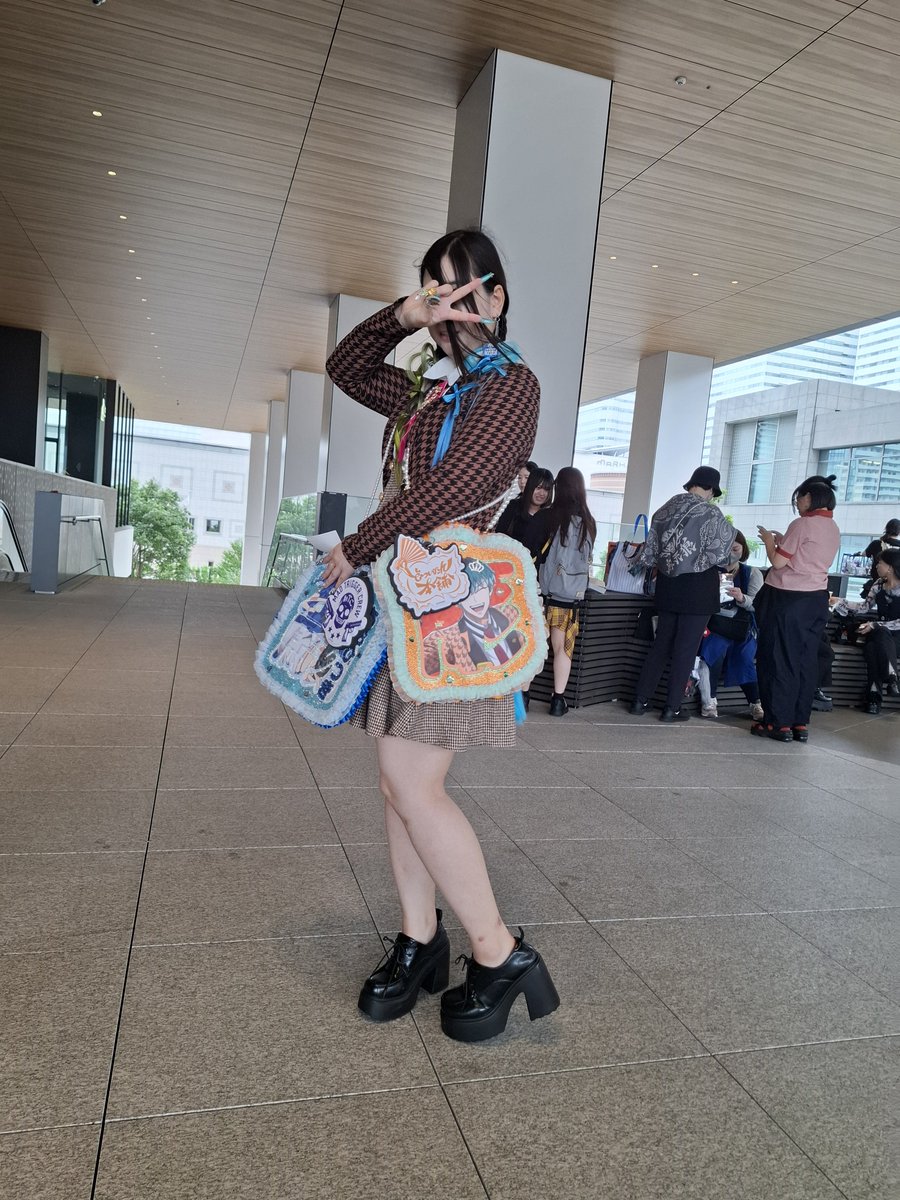 murume3033's tweet photo. 今日の私
歩道橋上あたりいます！ https://t.co/olmhfMlZLe