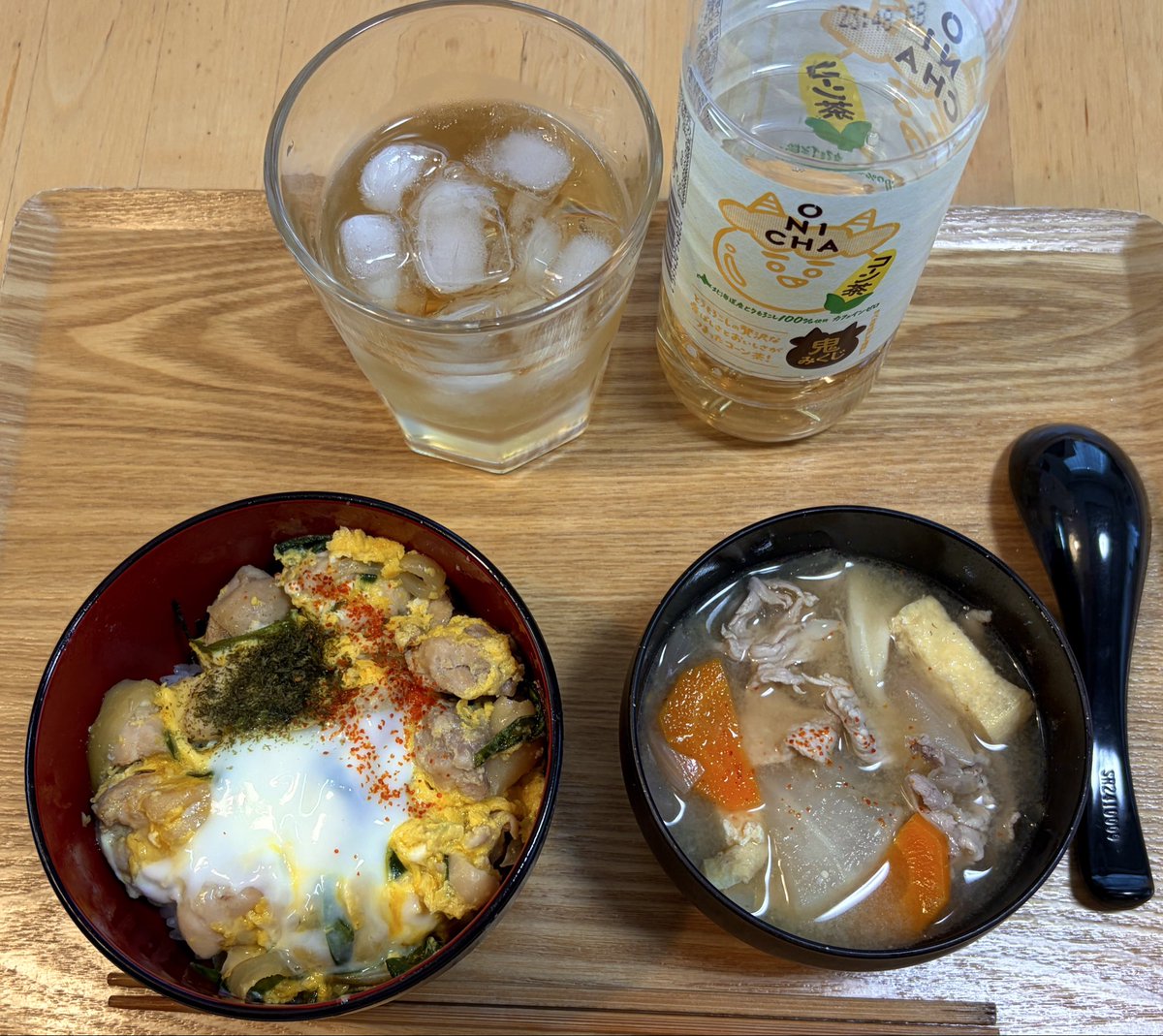 adon0609's tweet photo. 自分メモ

土曜のランチは…

親子丼＆豚汁セット😋

#自炊メシ
#男子ごはん https://t.co/kg7myXEwGG