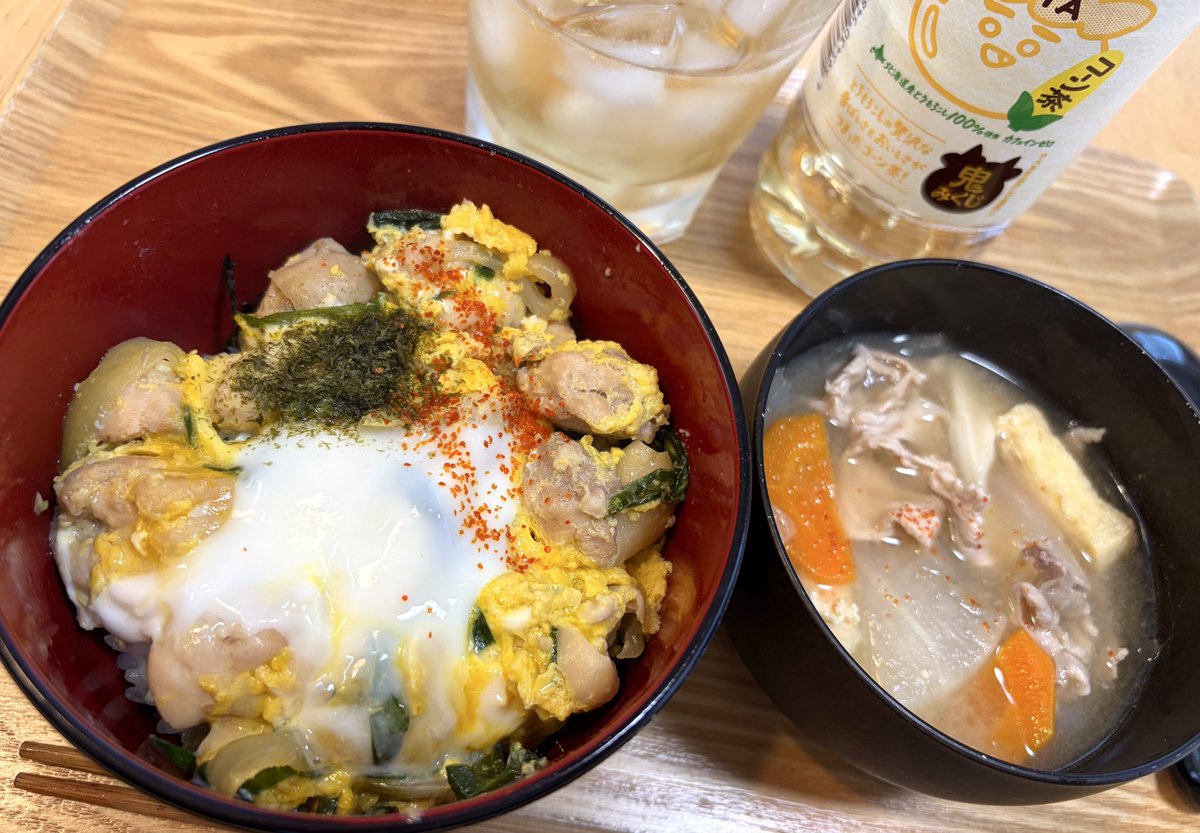 adon0609's tweet photo. 自分メモ

土曜のランチは…

親子丼＆豚汁セット😋

#自炊メシ
#男子ごはん https://t.co/kg7myXEwGG