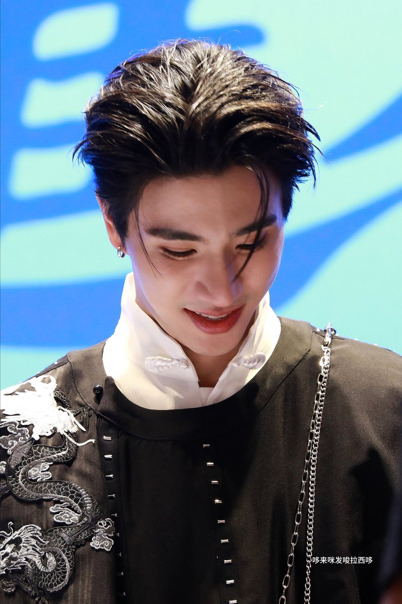 wwaawwii19's tweet photo. มุมก้ม(มุมที่ฉันชอบ)

#PerthTanapon https://t.co/ICtBemlPre