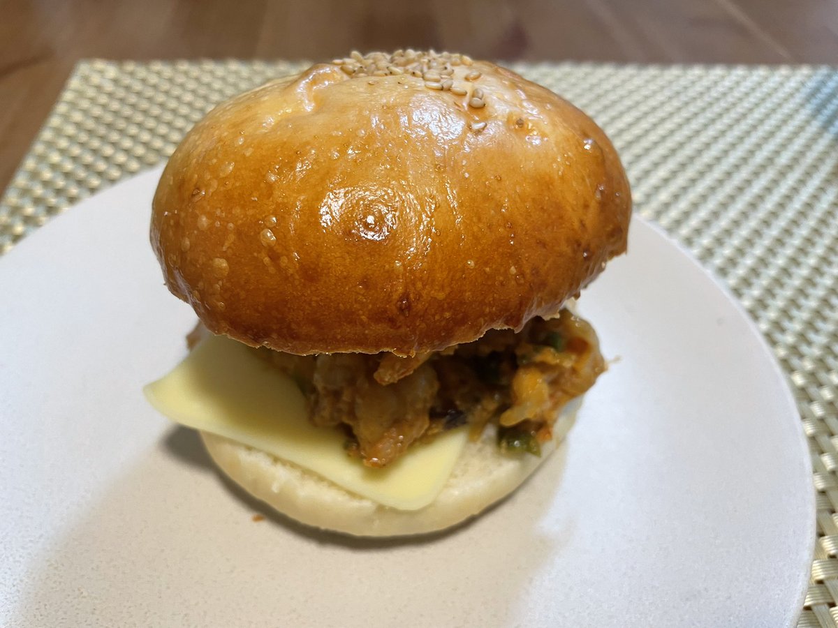 manmarunavi's tweet photo. 2026年9月30日(水)の名古屋市公立小学校給食は、サンドイッチバンズ・牛乳・えびとベーコンのトマトサンド・スライスチーズ・ポテトジンジャースープでした。 https://t.co/VgFVf4vpeC