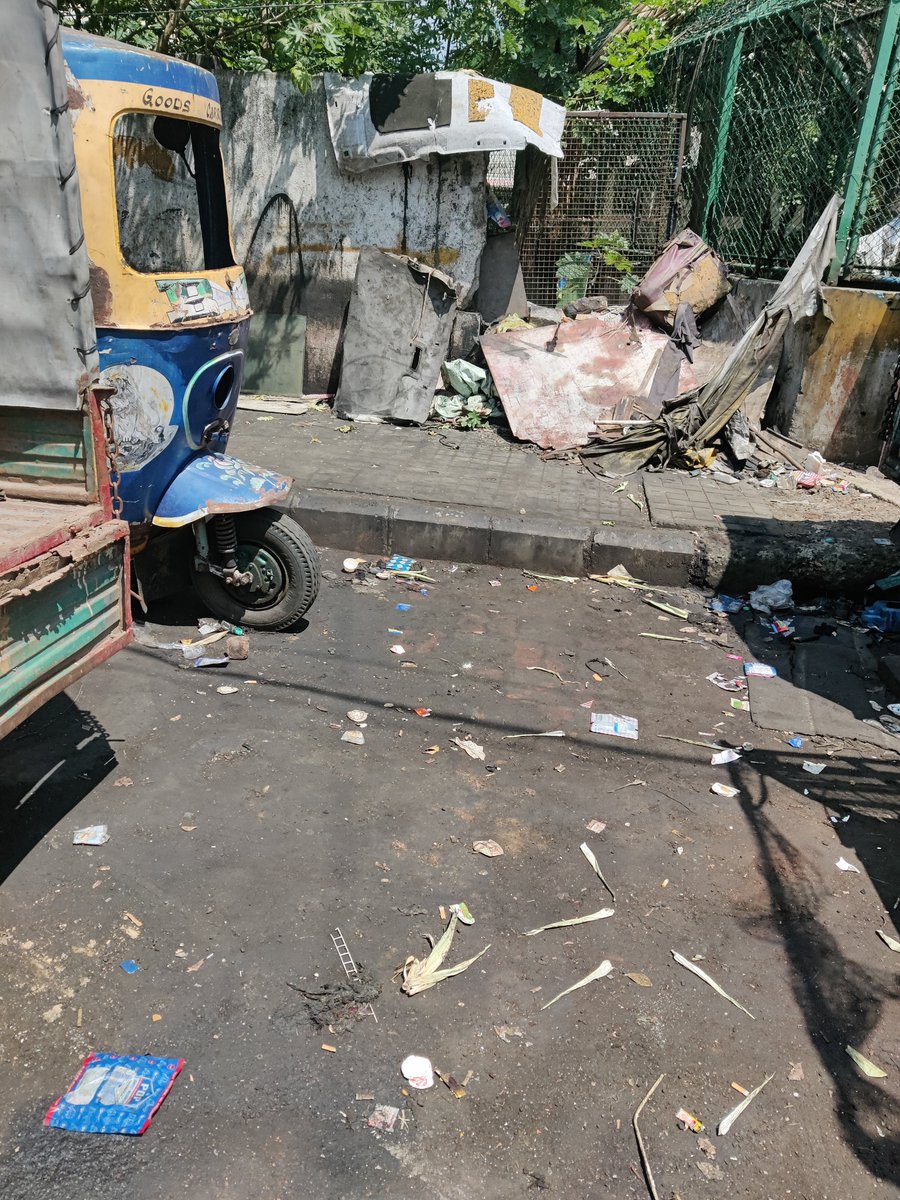 CDilip0510's tweet photo. @shahsuneel @DKShivakumar @GBA_office @BSWML_GBA @BCCCofficial @CMofKarnataka @osd_cmkarnataka Back to samd old condition 
Back to same old condition dirtty footpath repair work on road occupied road and footpath oil spills on road might cause accident https://t.co/4mtDqvkby9