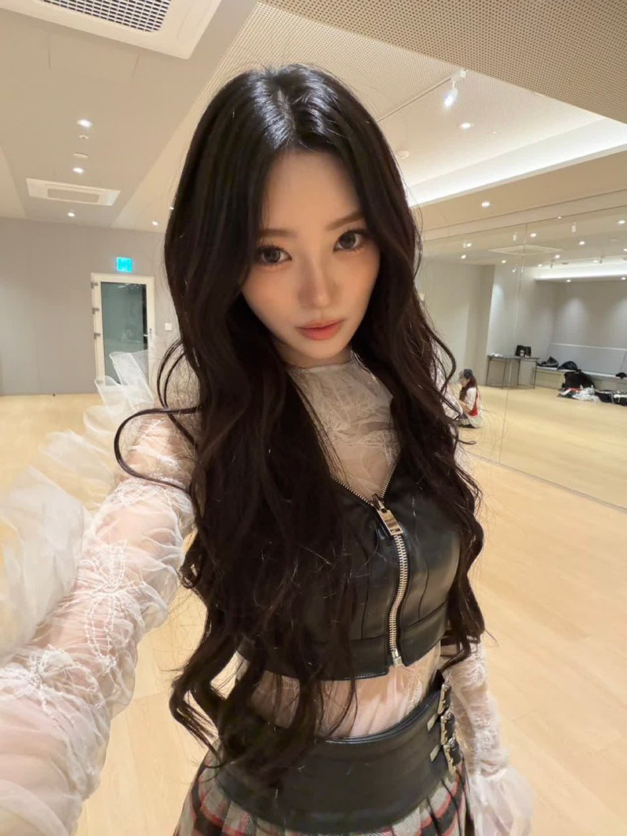 Tanaksanna's tweet photo. #StayPretty / #LOVE, ❤︎ Something about that outfit from that day is still stuck in my head, like… ugh, I really can’t just let a pretty look fade into the archives! If I loved the outfit that much, then obviously everyone else needs to remember it too. https://t.co/in9WV3mB3a