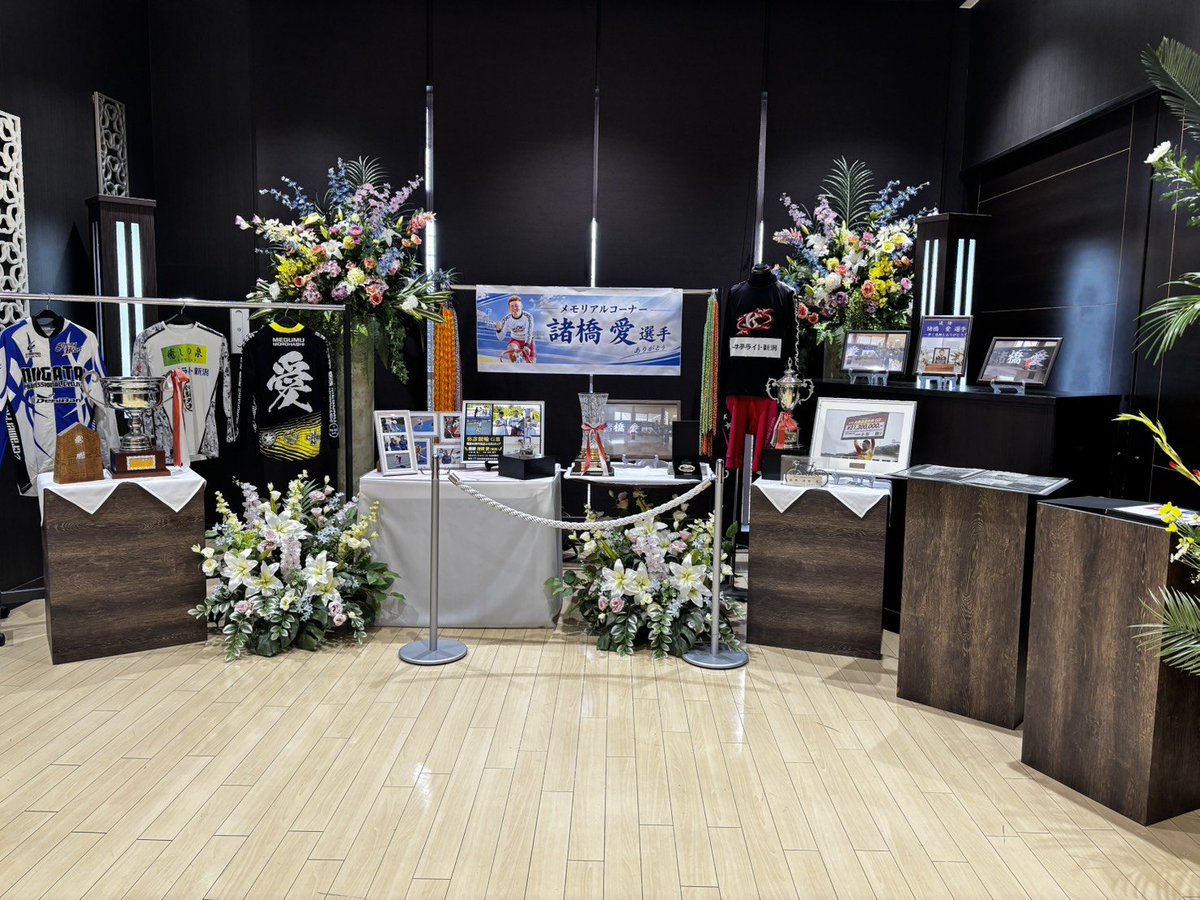 wu33GCsdTr2eDAL's tweet photo. 愛が亡くなりやらなければいけない事がありすぎて…悲しんでいる暇が今はまだない…

この世の中から色がなくなってしまった感覚…
優しさに溢れる人だった…
お通夜、葬儀などで色んな方と愛について話を聞いたり話たりできて改めて愛だけに愛されていると実感しました

今までありがとうございました https://t.co/HRg6WjG0dg