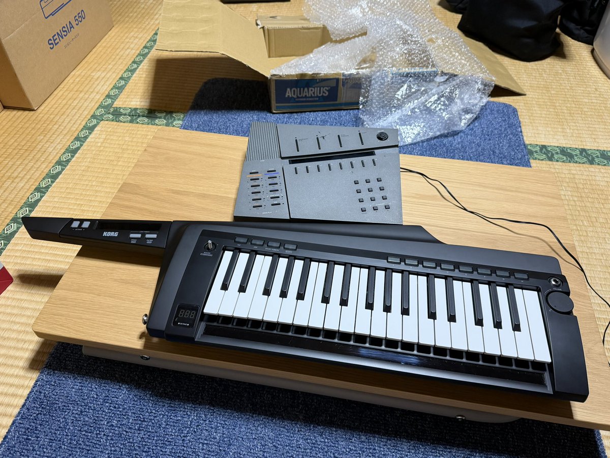 wononegie's tweet photo. とっても良い音じゃないですか(笑)

当時、借りパクされたけれどもB500を手に入れたことで「B200よりもリアルな音でこちらの方が良いじゃん！」と思ってパクられたのも気にならなかったわけですが…

その後いろんなタイプのシンセを使いましたが、令和になってこの音が気になるようになりまして… https://t.co/AEXspL72Dv