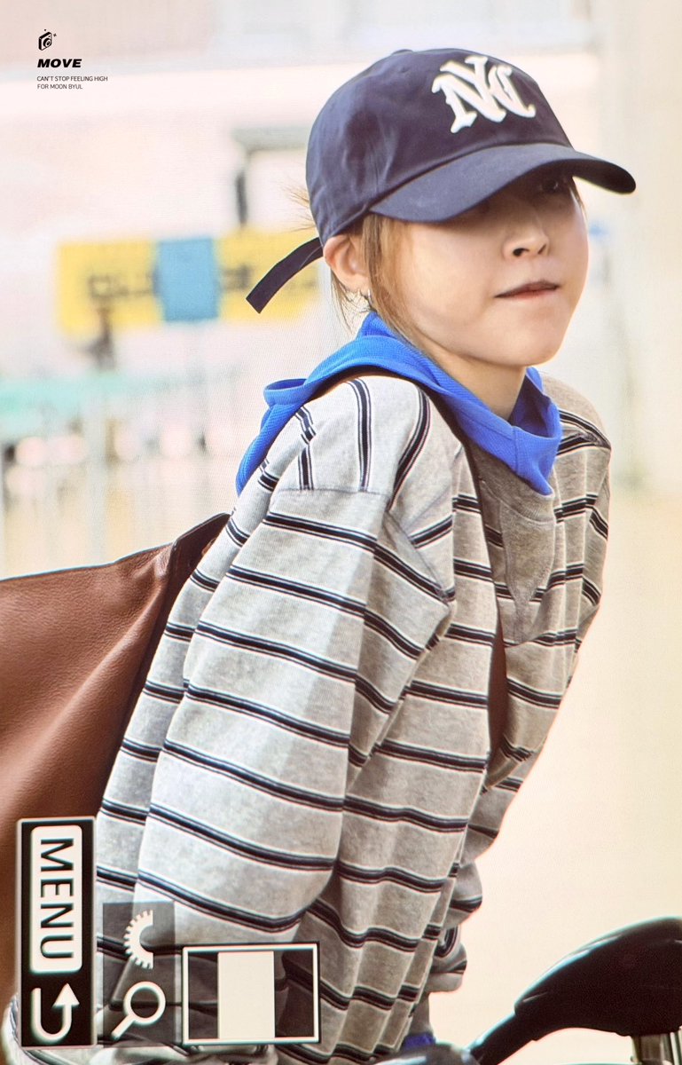 Move_0619's tweet photo. 261003 출국 프리뷰

노마스크 사랑햄🥹

#마마무 #문별 #MAMAMOO #MOONBYUL https://t.co/hfRoy0GoyY