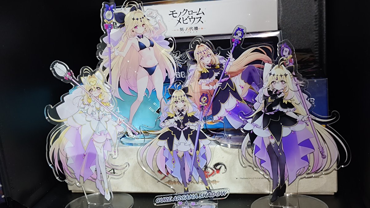 memetenku's tweet photo. アクスタに目覚めてしまったお財布ガバガバめめめ☹️
でも配置の感じがいい感じになってるぞ！アルカナシャドウちゃん最高や……🫶 https://t.co/8oqxCpcV1a