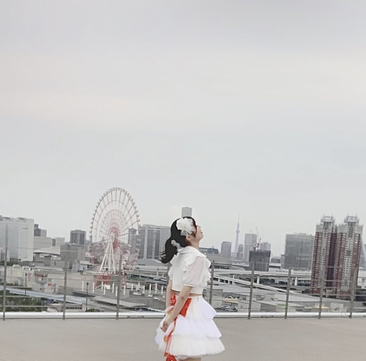 PtA_rin's tweet photo. #ぴるあぽステージデビュー6周年 💐

TIFオンライン2020でステージデビューして今日で6年を迎えました🍎♡

まだ何者でもなかった私たちにとっても素敵な場所でステージデビューさせていただけて本当にありがたいし恵まれているなあと思います💭

コロナ禍でデビューしてファンの皆に会えなかったりワンマンライブが延期になったり目の前で直接声を聞けなくて不安だったけど、会えない間もSNSやオンライン特典会で応援の言葉を伝えてくれたり、ニジマスオーディション時代から配信で応援してくれたり、そんな皆の存在に沢山支えられました！

会えるようになってもコールが出来なかったりマスク着用必須、声を出せるようになってもコロナ禍でデビューしてるのでコールの仕方を分からないファンの方が多くて、配信で皆とどうしたらライブが盛り上がるのか話し合ったりしたのもいい思い出です🤝🏻

皆がたくさんコールしてくれたりライブ楽しんでくれたり会える日々って本当に当たり前じゃないなあと改めて思う🪻いつもたくさん「りんちゃんコール」届けてくれたりお仕事学校が忙しい中会いに来てくれてありがとう♡

この6年で本当に色んな事があったけど、こんなに沢山のアイドルがいる中でりんにぴるあぽに出会ってくれて、会いに来てくれて、応援してくれて本当にありがとう🫶🏻🎀

アイドル戦国時代まだまだぴるあぽ頑張りたいし、今のぴるあぽも良いんだぞっていうのを沢山伝えられるように頑張ります💪🏻

7年目のぴるあぽだけど
まだまだ間に合います！！！！
今からでも好きになってみませんか？🩵

そして応援してくれてる皆
これからもずーっとよろしくね🎀
だいすきだよ💞