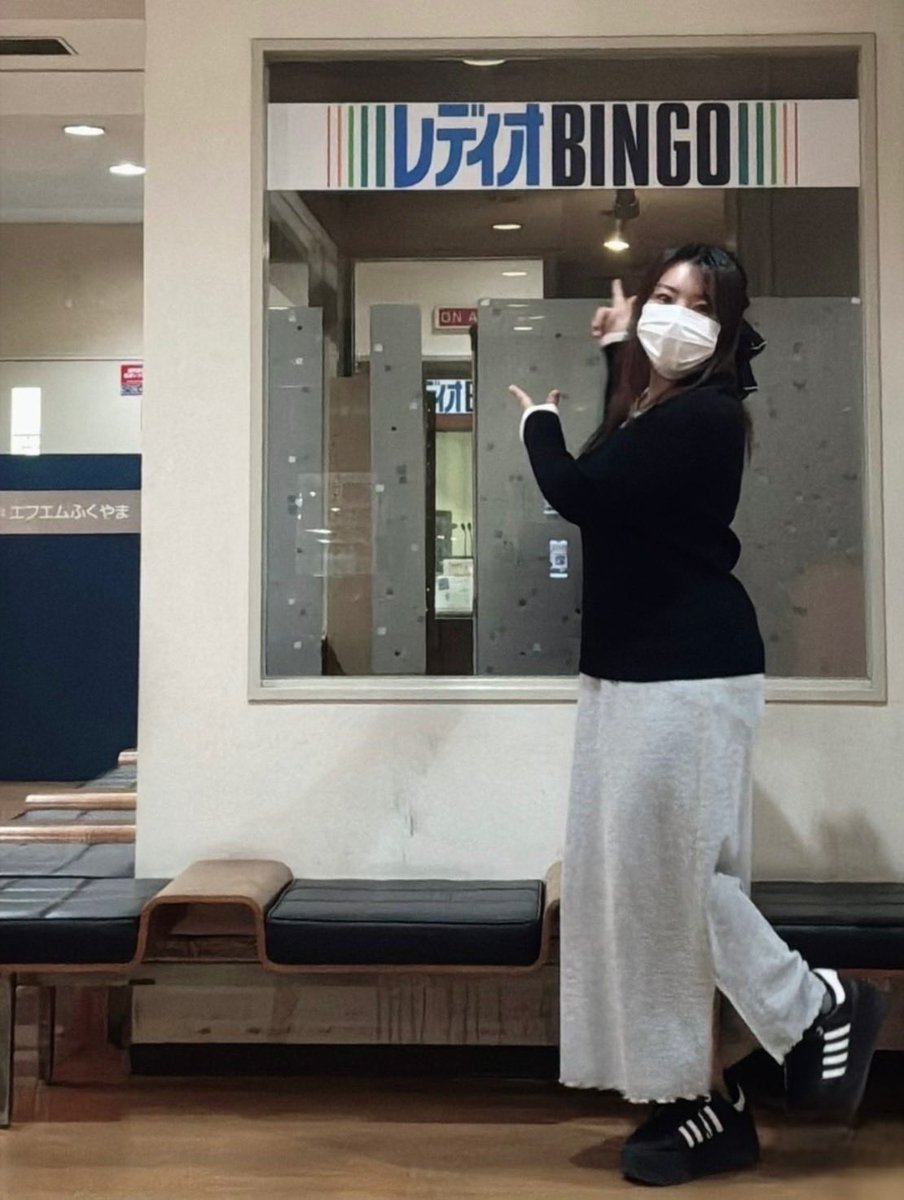 tomochipink's tweet photo. お世話になっているFMふくやま〜📻🎶
大人気の森さんの番組「元気があれば何でもできる」に出演してきましたあ⸜(*ˊᗜˋ*)⸝

森さんは歌手の大御所M氏のマネージャーをしとったすごい方なんよ👏✨️

みなさんもFMふくやま聞いてな😆
https://t.co/QoixylNPYb

 #エフエムふくやま  #いのうえともこ https://t.co/pePoLYDwgu
