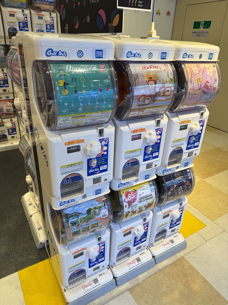 Otamatone_JP's tweet photo. イオンスタイル碑文谷でも発見♪
ブルーを捕獲!
そして久しぶりの青空
#めじるしアクセサリー
#オタマトーン
#otamatone
#明和電機 https://t.co/XmwGGJrAky